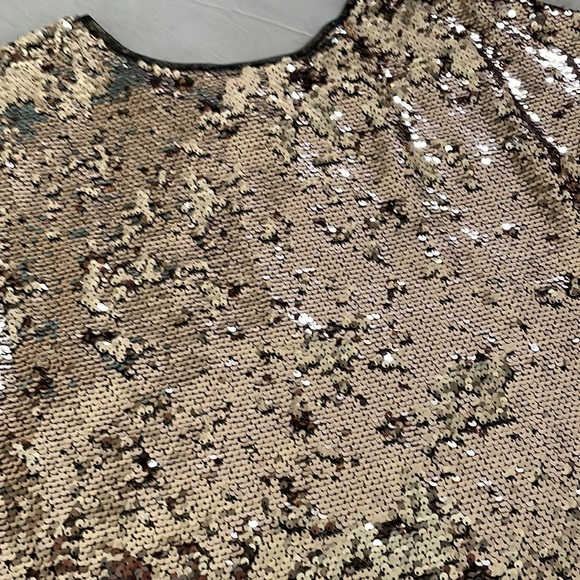 Woman’s sparkly top - Picture 4 of 7
